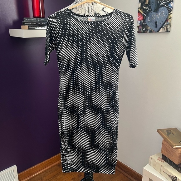 7 for $30 LULAROE Julia Dress - Picture 1 of 6